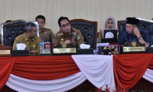 Ketua DPRD Medan Wong Chun Sen bersama Walikota Medan Rico Waas dan Sekda Kota Medan