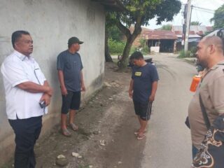 Binsar Simarmata, saat bertemu warga