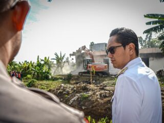 Rico Waas Bongkar Bangunan Diduga Jadi Sarang Narkoba