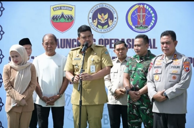 Gubernur Sumatera Utara, Muhammad Bobby Afif Nasution, meresmikan dapur Satuan Pelayanan Pemenuhan Gizi (SPPG) Menarhanud 2/SSM di Jalan Lapangan Golf, Pancurbatu, Deliserdang, Senin (1/9).
