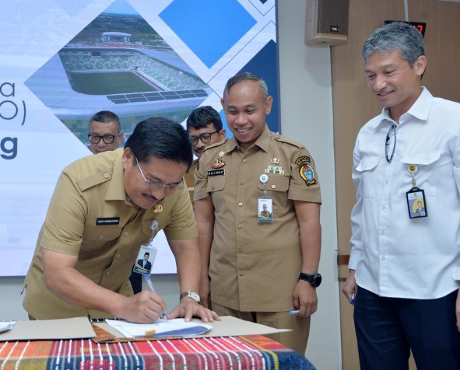 Penandatanganan BASTO Jalan Pendukung Stadion Utama, yang berlangsung di Ruang Rapat I, Kantor Gubernur Sumut, Jalan Pangeran Diponegoro Nomor 30 Medan, Senin (1/9/2025).