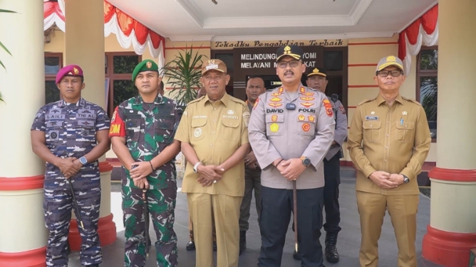 Bupati Langkat Syah Afandin memimpin rapat bersama Forum Koordinasi Pimpinan Daerah (Forkopimda) Kabupaten Langkat di Ruang VIP Kantor Bupati, Senin (1/9/2025).