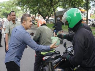 Solidaritas Bapenda Kota Medan, 1.000 Nasi Bungkus untuk Driver Ojol