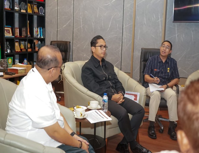 Wali Kota Medan Rico Tri Putra Bayu Waas menegaskan peran vital Puskesmas sebagai ujung tombak pelayanan kesehatan masyarakat. Menurutnya, kualitas layanan sangat ditentukan oleh kepemimpinan kepala Puskesmas yang berkompeten.