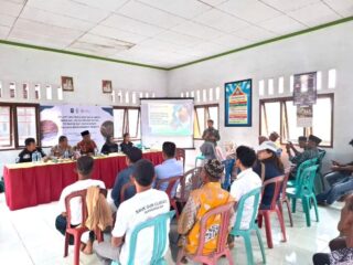 YAYASAN Konservasi Pesisir Indonesia (Yakopi) bersama masyarakat Desa Batang Sari mengadakan pelatihan untuk meningkatkan keterampilan produksi gula nipah.