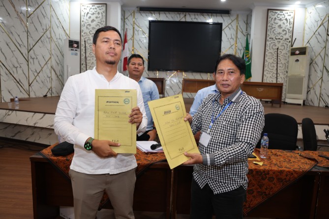 Syaifullah resmi terpilih sebagai Ketua Forum Wartawan Pemerintah Provinsi (FWP) Sumatera Utara periode 2025–2028 setelah meraih suara terbanyak dalam Musyawarah Anggota FWP yang digelar di Aula Amir Hamzah Dinas Pendidikan Sumut, Rabu (3/9/2025).