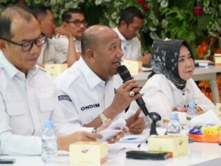Pemerintah Kabupaten Langkat bersama Komisi Pemberantasan Korupsi (KPK) RI menggelar Rapat Koordinasi Pemantauan dan Evaluasi Monitoring, Controlling, Surveillance for Prevention (MCSP) Tahun 2025. Kegiatan berlangsung secara daring melalui Zoom Meeting dari Langkat Command Center (LCC) Kantor Bupati Langkat, Rabu (3/9/2025).