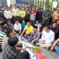 Aksi unjukrasa di depan gedung DPRD Kota Medan, Jalan Kapten Maulana Lubis No.1, Kota Medan, Rabu (3/9/2025) sore.