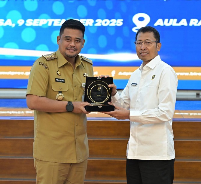Gubernur Sumatera Utara (Sumut) Bobby Nasution menerima kunjungan peserta didik Sekolah Staf dan Pimpinan Tinggi (Sespimti) Polri Dikreg ke-34, di Aula Raja Inal Siregar, Kantor Gubernur Sumut, Jalan Diponegoro No. 30 Medan, Selasa (9/9/2025).