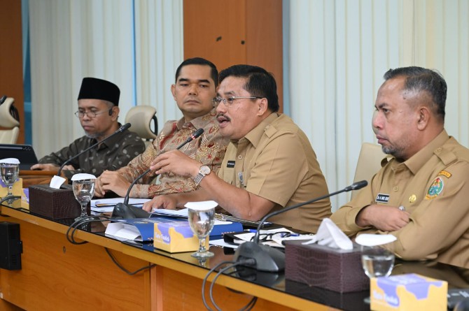 Sekretaris Daerah Provinsi Sumut, Togap Simangunsong, dalam rapat di Aula DPRD Sumut, Jalan Imam Bonjol Medan, Selasa (9/9/2025).