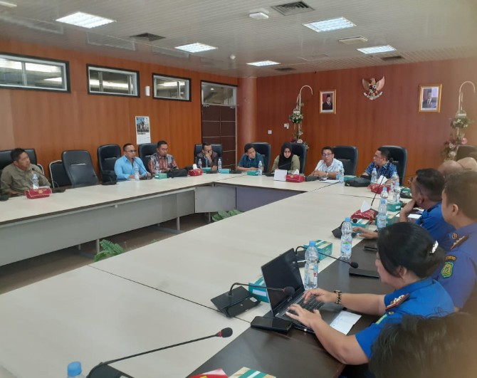 Rapat lanjutan pembahasan Ranperda PPK bersama PT KIM dan Pelindo di DPRD Kota Medan, Selasa (9/9/2025).