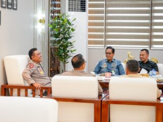 Wali Kota Medan Rico Tri Putra Bayu Waas bertemu Kapolda Sumatera Utara Irjen Pol Whisnu Hermawan Februanto di Mapolda Sumut, Jalan Sisingamangaraja, Medan, Selasa (9/9/2025).