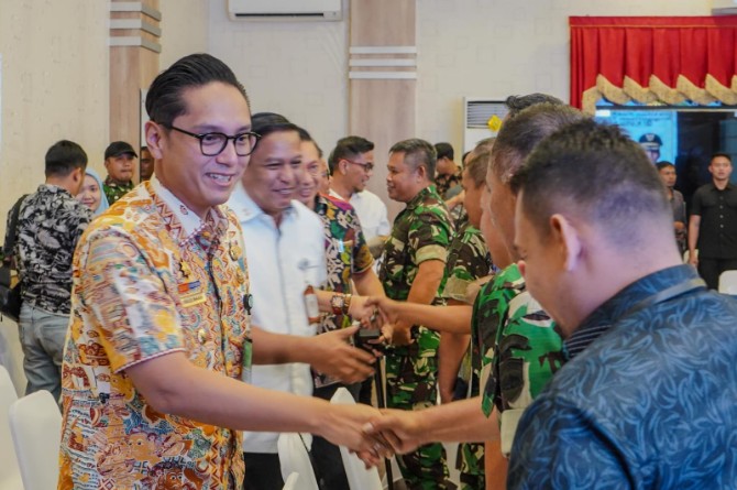 Rapat Koordinasi Pengaktifan Siskamling bersama Forkopimda Medan, Kamis (11/9/2025) di Balai Kota.