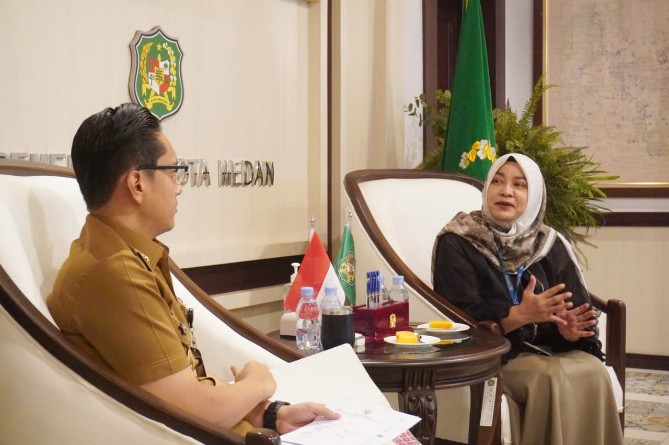 Rico Waas saat menerima kunjungan perwakilan United Nations High Commissioner for Refugees (UNHCR) dan International Organization for Migration (IOM) di Balai Kota Medan, Senin (15/9/2025).
