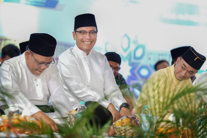 Pemerintah Kota (Pemko) Medan memperingati Maulid Nabi Muhammad SAW 1447 H/2025 M di Masjid Raya Kedatukan Sunggal Serbanyaman, Jalan Sunggal, Selasa (16/9/2025).