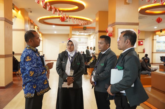 Dinas Penanaman Modal dan Pelayanan Terpadu Satu Pintu (PMPTSP) Kota Pematangsiantar mendapat perhatian peserta Pelatihan Kepemimpinan Administrator (PKA) Angkatan III Badan Pengembangan Sumber Daya Manusia (BPSDM) Sumatera Utara.