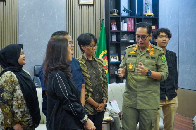 Wali Kota Medan, Rico Tri Putra Bayu Waas, menyatakan dukungannya kepada Komunitas Medan Teater yang akan tampil pada Festival Teater Sumatra III Tahun 2025 di Taman Budaya Sriwijaya, Sumatera Selatan, 24–25 September mendatang.