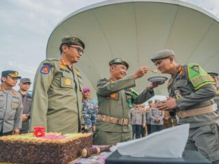 Peringatan HUT Pamong Praja ke-75 dan HUT Batalyon Jalak Cakti ke-5 di Lapangan Merdeka Medan, Rabu (17/9/2025).