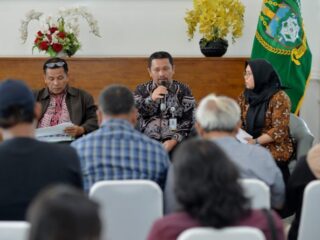 Pemerintah Provinsi (Pemprov) Sumatera Utara berkomitmen menjaga stabilitas harga komoditas pangan melalui program Jaminan Stabilisasi Harga Komoditi Pangan (JASKOP).