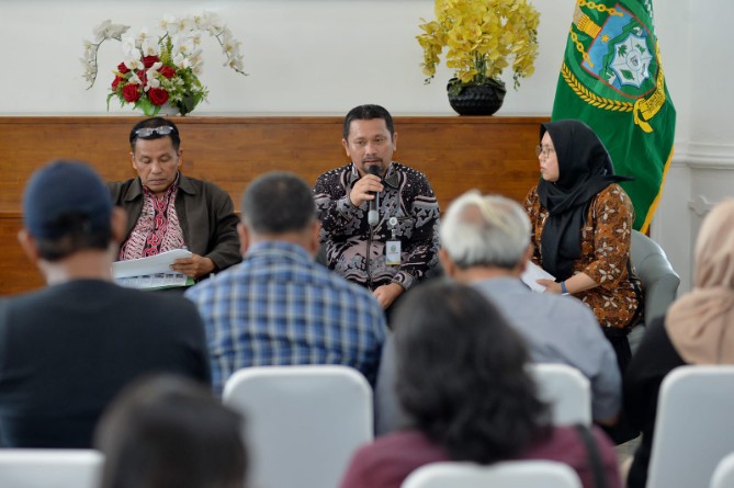 Pemerintah Provinsi (Pemprov) Sumatera Utara berkomitmen menjaga stabilitas harga komoditas pangan melalui program Jaminan Stabilisasi Harga Komoditi Pangan (JASKOP).