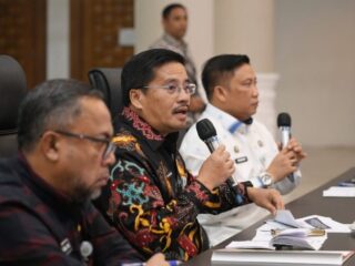 Sekretaris Daerah Provinsi (Sekdaprov) Sumatera Utara, Togap Simangunsong, memimpin Rapat Koordinasi (Rakor) Arah Kebijakan Penyebaran Informasi Program Kegiatan Pemprov Sumut di Aula Raja Inal Siregar, Jalan Pangeran Diponegoro No. 30 Medan, Jumat (19/9/2025).