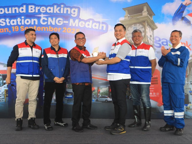 Wakil Wali Kota Medan, Zakiyuddin Harahap, melakukan groundbreaking pembangunan Mother Station Compressed Natural Gas (CNG) pertama di Kota Medan, berlokasi di Jalan Kolonel Yos Sudarso, Medan Labuhan, Jumat (19/9/2025).