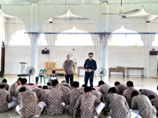 Tim pengabdian dari Program Kreativitas Mahasiswa (PKM) BOPTN Universitas Islam Negeri (UIN) Sumatera Utara menggelar pengabdian dengan tema “Penguatan Integrasi Nilai Jihad Nasionalisme dan Ecoteologi dalam Literasi Moderasi Beragama dan Ecoteologi bagi Santri”.
