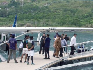 Transportasi Baru di Danau Toba, Bobby Nasution Jajal Pesawat Amfibi