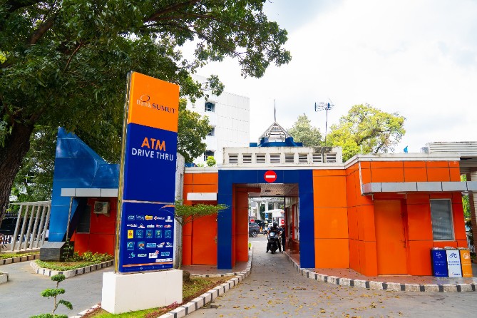 Fasilitas Drive Thru Bank Sumut melayani Samsat dan tarik tunai di Jalan Imam Bonjol Medan