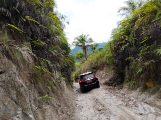 Keadaan jalan rusak berat yang menghubungkan Kabupaten Labuhanbatu Utara (Labura) dengan Kabupaten Toba