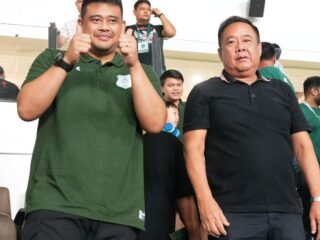 Gubernur Sumatera Utara Bobby Afif Nasution mengapresiasi kemenangan 2-0 yang diraih PSMS Medan atas lawannya Sumsel United dalam lanjutan Liga 2 musim 2025- 2026 di Stadion Utama Sumatera Utara, Minggu (28/9/2025).