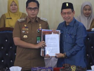 DPRD Kota Medan bersama Pemerintah Kota Medan mengesahkan Perubahan Anggaran Pendapatan dan Belanja Daerah (P-APBD) Tahun Anggaran 2025 dalam rapat paripurna di Gedung DPRD Medan, Senin (29/9/2025).