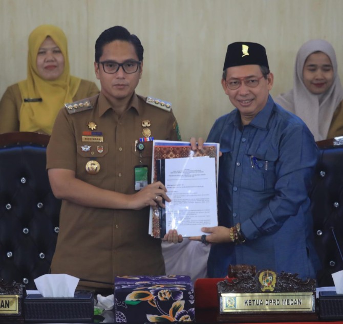 DPRD Kota Medan bersama Pemerintah Kota Medan mengesahkan Perubahan Anggaran Pendapatan dan Belanja Daerah (P-APBD) Tahun Anggaran 2025 dalam rapat paripurna di Gedung DPRD Medan, Senin (29/9/2025).