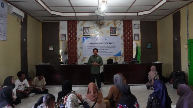 Yayasan Konservasi Pesisir Indonesia (Yakopi) kembali menunjukkan komitmennya mendorong kemandirian ekonomi masyarakat pesisir melalui pengembangan ekonomi kreatif berbasis lingkungan.