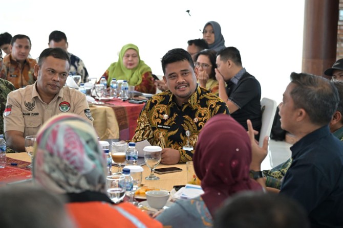 Gubernur Sumatera Utara Muhammad Bobby Afif Nasution merespons serius keluhan para driver ojek online (ojol) yang menuntut keadilan dalam sistem tarif dan perlindungan keselamatan kerja.