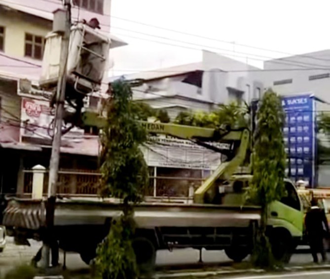 Dinas Perhubungan (Dishub) Kota Medan mencatat telah melakukan pemasangan dan perawatan sebanyak 95.369 titik Lampu Penerangan Jalan Umum (LPJU) di seluruh Kota Medan dari Januari hingga September 2025.