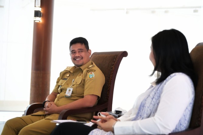 Gubernur Sumatera Utara Muhammad Bobby Afif Nasution mendukung program pelatihan keterampilan tentang Artificial Intelligence (AI) atau kecerdasan buatan bagi para guru.