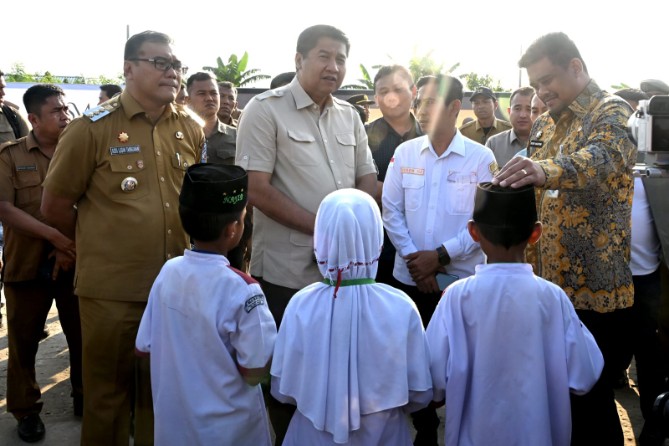 Gubernur Sumatera Utara Muhammad Bobby Afif Nasution mengajak masyarakat Sumut untuk memanfaatkan peluang memiliki hunian layak melalui program “3 Juta Rumah”.