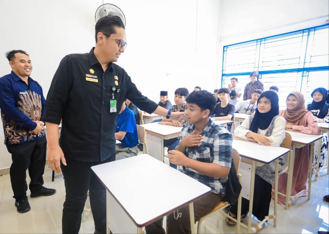 Wali Kota Medan Rico Tri Putra Bayu Waas meninjau langsung Sekolah Rakyat (SR) Terintegrasi 30 Medan yang berlokasi di Balai Besar Peningkatan Vokasi dan Produktivitas (BBPVP), Jalan Amal, Medan Sunggal, Selasa (7/10/25).