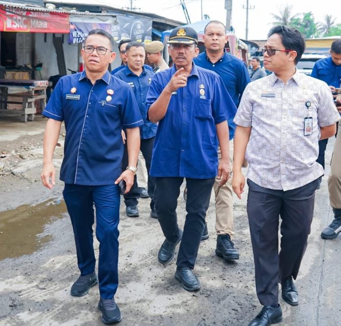 Pembenahan infrastruktur terus dilakukan Pemko Medan. Kali ini, Wakil Wali Kota Medan Zakiyuddin Harahap memerintahkan untuk segera melakukan normalisasi drainase di persimpangan jalan Sicanang.