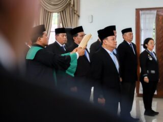 Bupati Deli Serdang Asri Ludin Tambunan melantik Dedi Maswardy sebagai Sekretaris Daerah (Sekda) Kabupaten Deli Serdang di Aula Cendana, Kantor Bupati Deli Serdang, Kamis (9/10/2025).