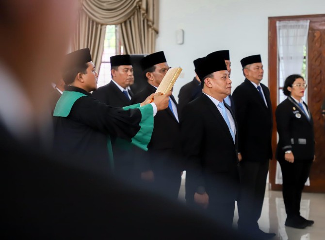 Bupati Deli Serdang Asri Ludin Tambunan melantik Dedi Maswardy sebagai Sekretaris Daerah (Sekda) Kabupaten Deli Serdang di Aula Cendana, Kantor Bupati Deli Serdang, Kamis (9/10/2025).