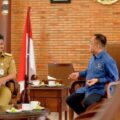Gubernur Sumut Bobby Nasution saat bertemu dengan Ketua PWI Sumut Farianda Sinik di Kantor Gubernur Sumatera Utara beberapa waktu lalu. Foto: Dokumen Dinas Kominfo Sumut