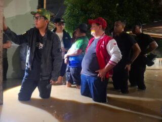 Anggota Dewan Tinjau Banjir di Jalan Luku, Serukan Segera Perbaiki Drainase