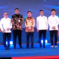 Gubernur Sumut Bobby Afif Nasution berfoto bersama dengan Ketua Umum Kadin Pusat, Anggota DPD RI, Ketua Umum Kadin Sumut usai pembukaan North Sumatra Investment Industry Trade dan Halal Expo 2025 di PRSU, Jalan Gatot Subroto, Medan, Senin (13/10/2025). Foto:Reza Sahab/kaldera.id