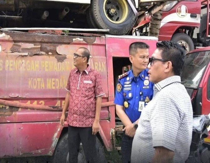 Panitia Khusus (Pansus) Ranperda Kota Medan tentang Pencegahan dan Penanggulangan Kebakaran DPRD Kota Medan menyarankan Pemerintah Kota (Pemko) Medan, melalui Bagian Aset, untuk melelang mobil damkar yang sudah tidak layak pakai dan menjadi rongsokan di lingkungan Dinas Pemadam Kebakaran dan Penyelamatan (Damkarmat).