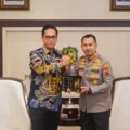 Wali Kota Medan Rico Waas bersama Kapolrestabes Medan Kombes Pol Jean Calvijn Simanjuntak di Balai Kota Medan, Kamis (16/10/2025). Foto: Dinas Kominfo Medan
