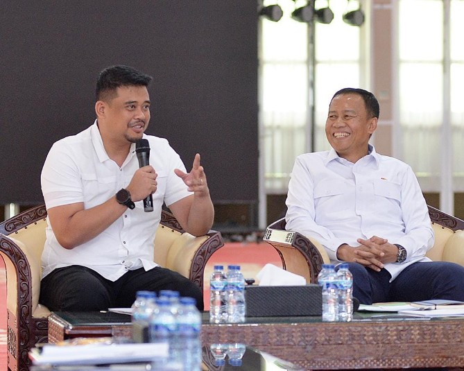 Gubernur Sumatera Utara Bobby Afif Nasution saat menerima pihak Kementrian Perhubungan di Aula Tengku Rizal Nurdin, Kamis (16/10/2025). Foto: Dinas Kominfo Sumut