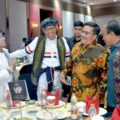 Sekretaris Daerah Provinsi (Sekdaprov) Sumatera Utara (Sumut) Togap Simangunsong menghadiri malam penyambutan (welcome dinner) bagi peserta dari 26 negara yang akan berkompetisi dalam ajang lari lintas alam bergengsi internasional Trail of the Kings™ – Lake Toba by UTMB® 2025.