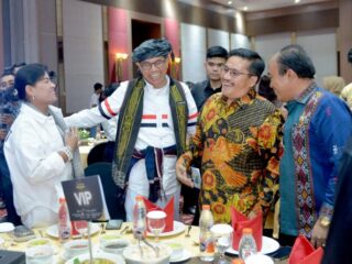 Sekretaris Daerah Provinsi (Sekdaprov) Sumatera Utara (Sumut) Togap Simangunsong menghadiri malam penyambutan (welcome dinner) bagi peserta dari 26 negara yang akan berkompetisi dalam ajang lari lintas alam bergengsi internasional Trail of the Kings™ – Lake Toba by UTMB® 2025.